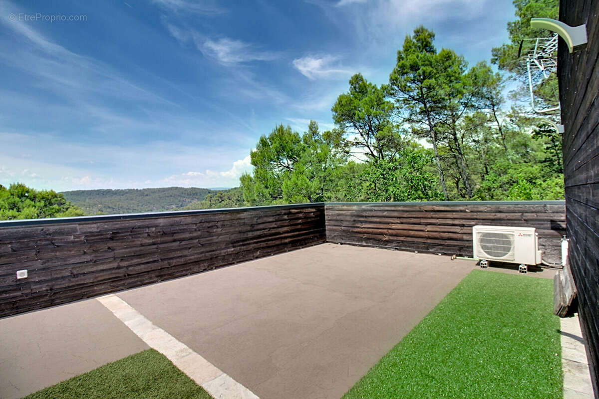 A vendre en exclusivité a vendre à vidauban - villa contemporaine avec vue panoramique, piscine et prestations  de qualité ! - photo 16