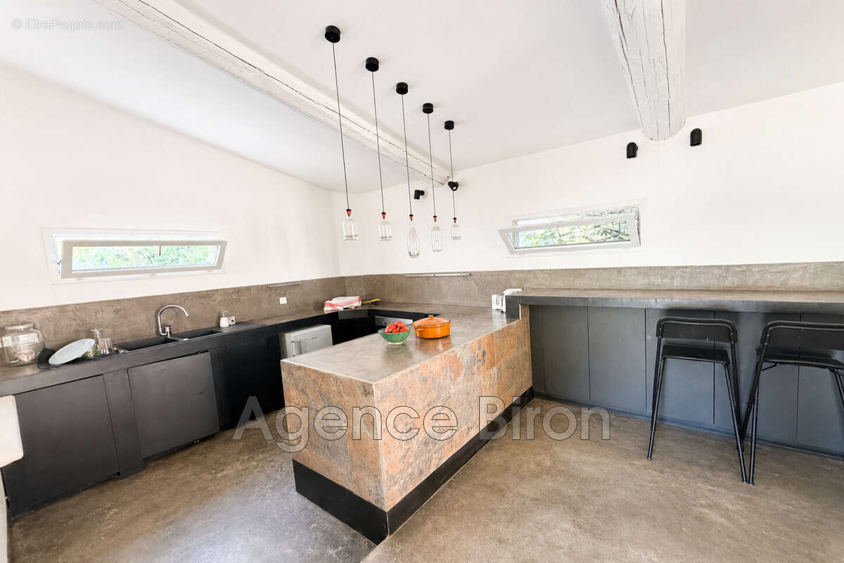 Appartement à LE PUY-SAINTE-REPARADE