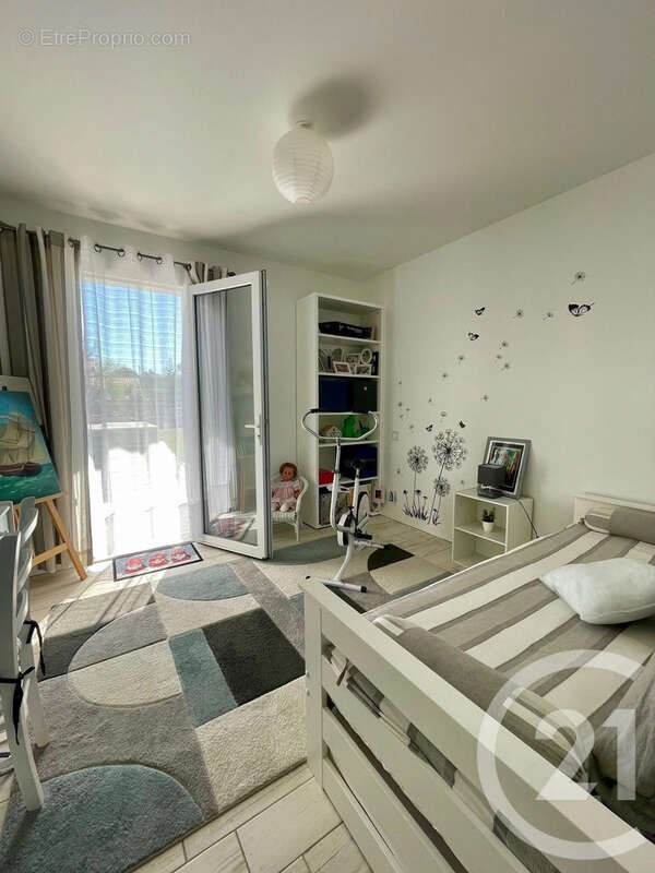 Maison 110 m² à Saint-Medard-De-Guizieres  - photo 5
