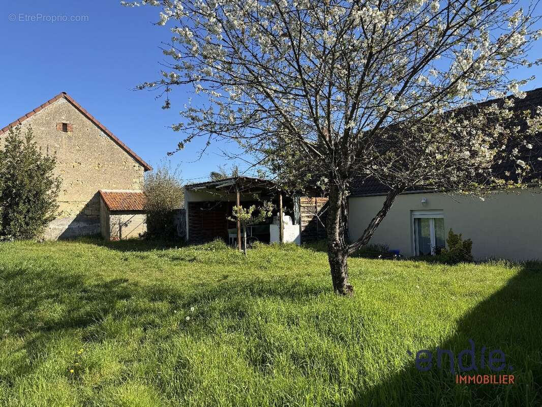 Maison à LURCY-LEVIS
