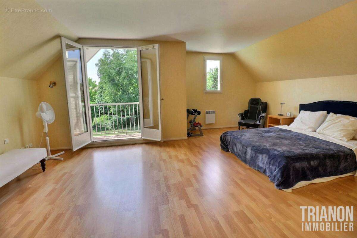 Maison à SAINT-NOM-LA-BRETECHE