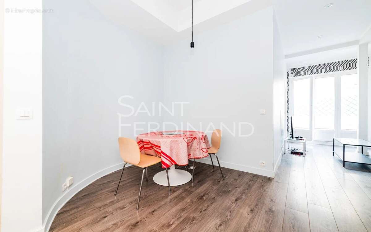 Appartement à PARIS-17E