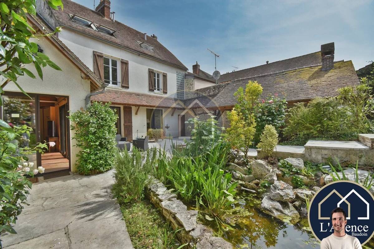 Maison à MONDONVILLE-SAINT-JEAN