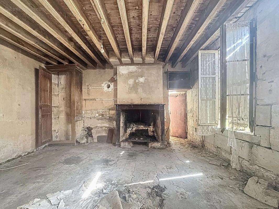 Maison à SAINT-MACAIRE-DU-BOIS