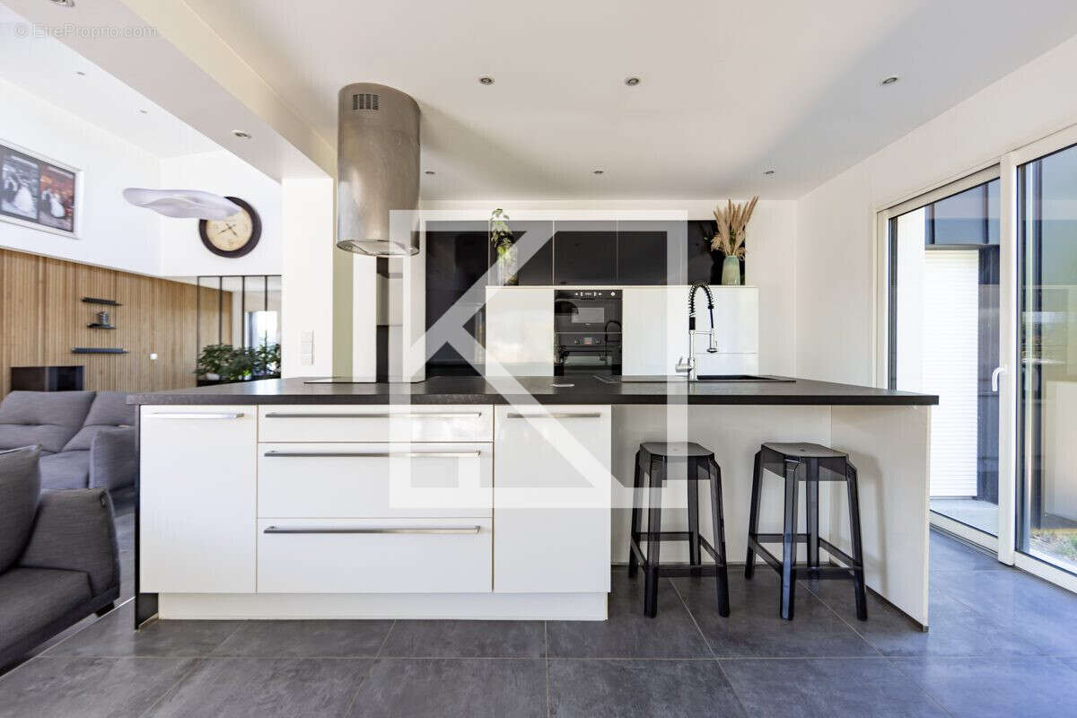 Maison 161 m² à La Milesse  - photo 3