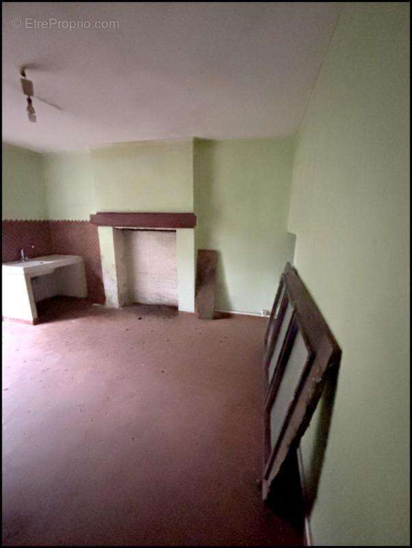 Pied à terre de 2 pièces  à CHATELUS LE MARCHEIX (23) - photo 7