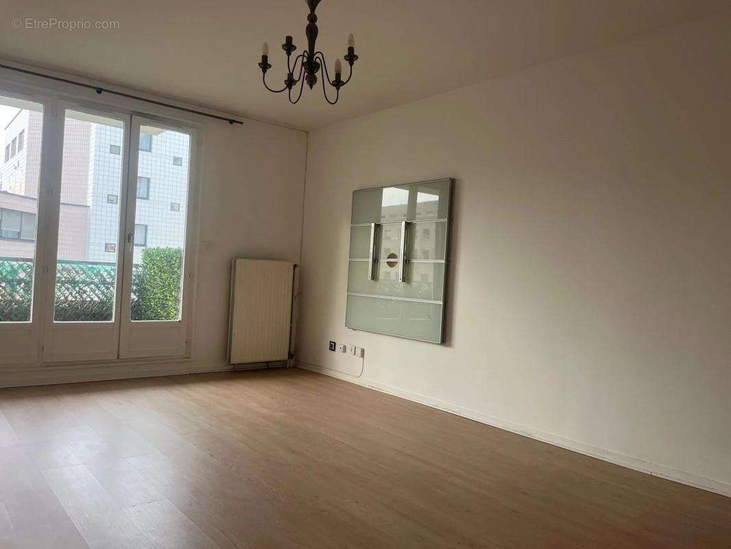 Appartement à MONTIGNY-LE-BRETONNEUX