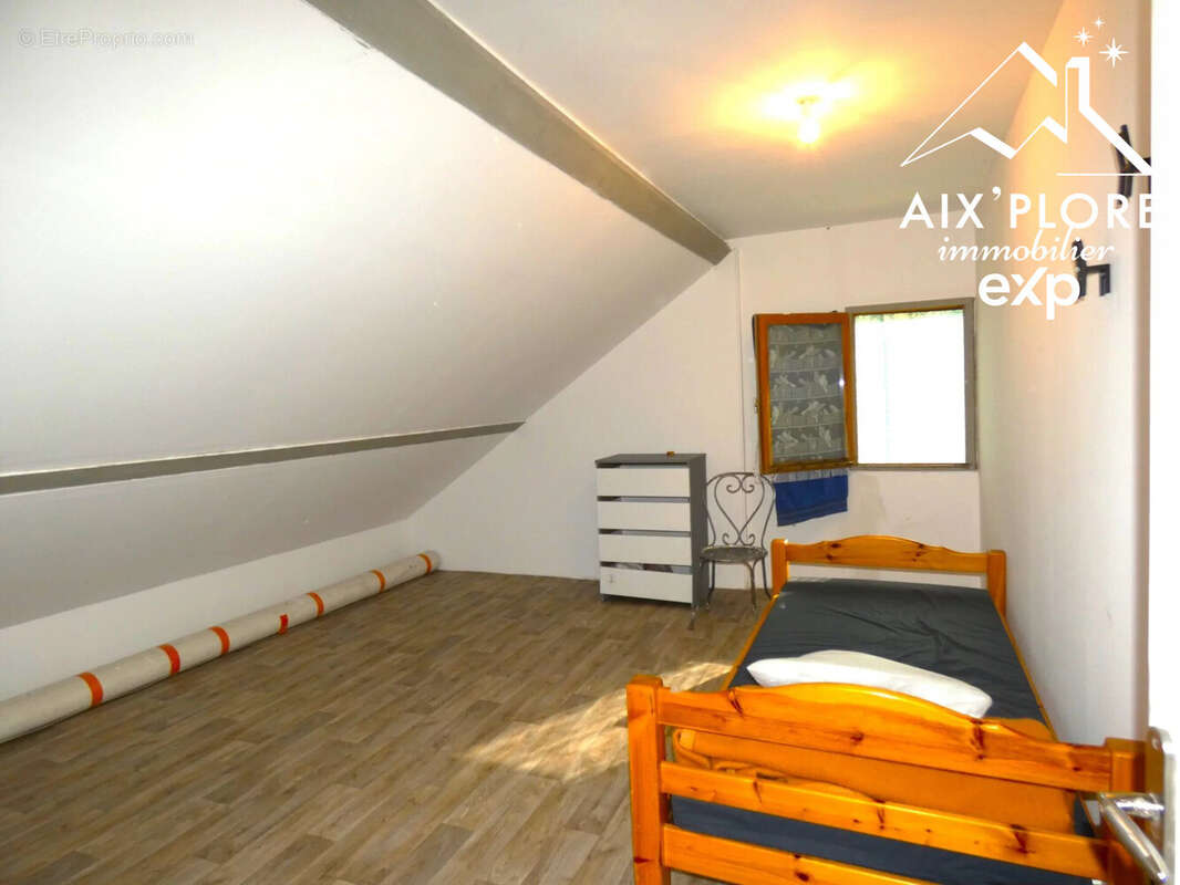 Maison 102 m² à Saint-Beron  - photo 9