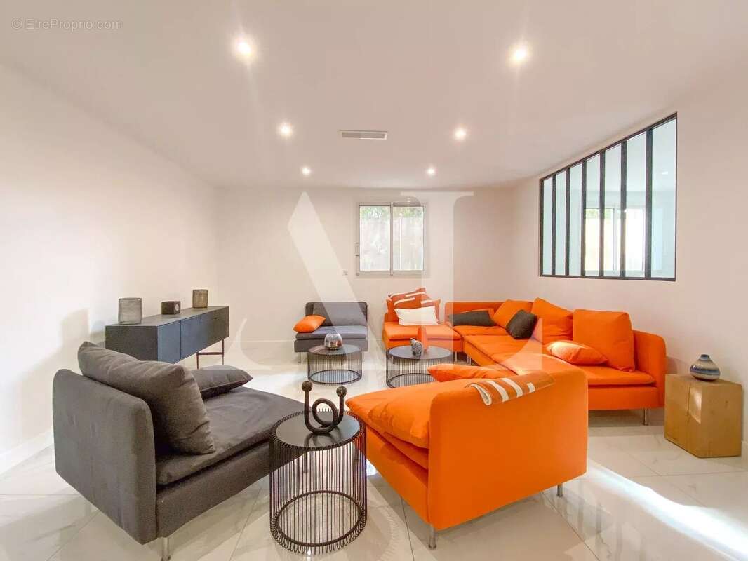 Appartement à VALLAURIS