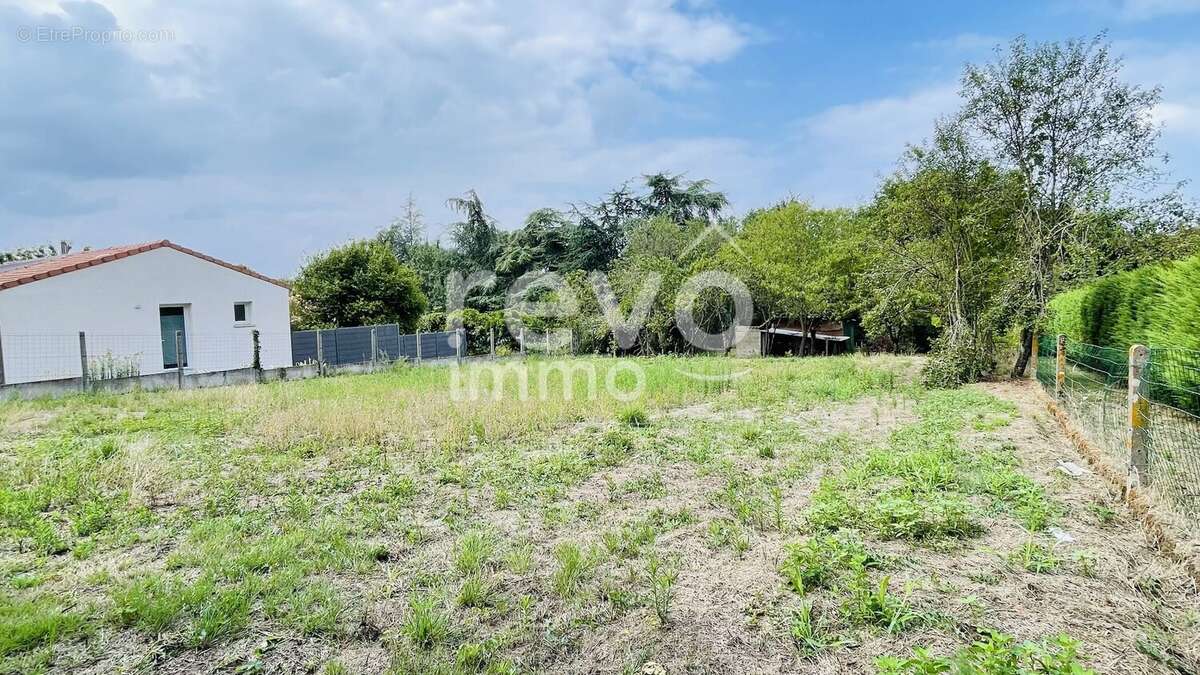 Terrain à LA CHAPELLE-BASSE-MER