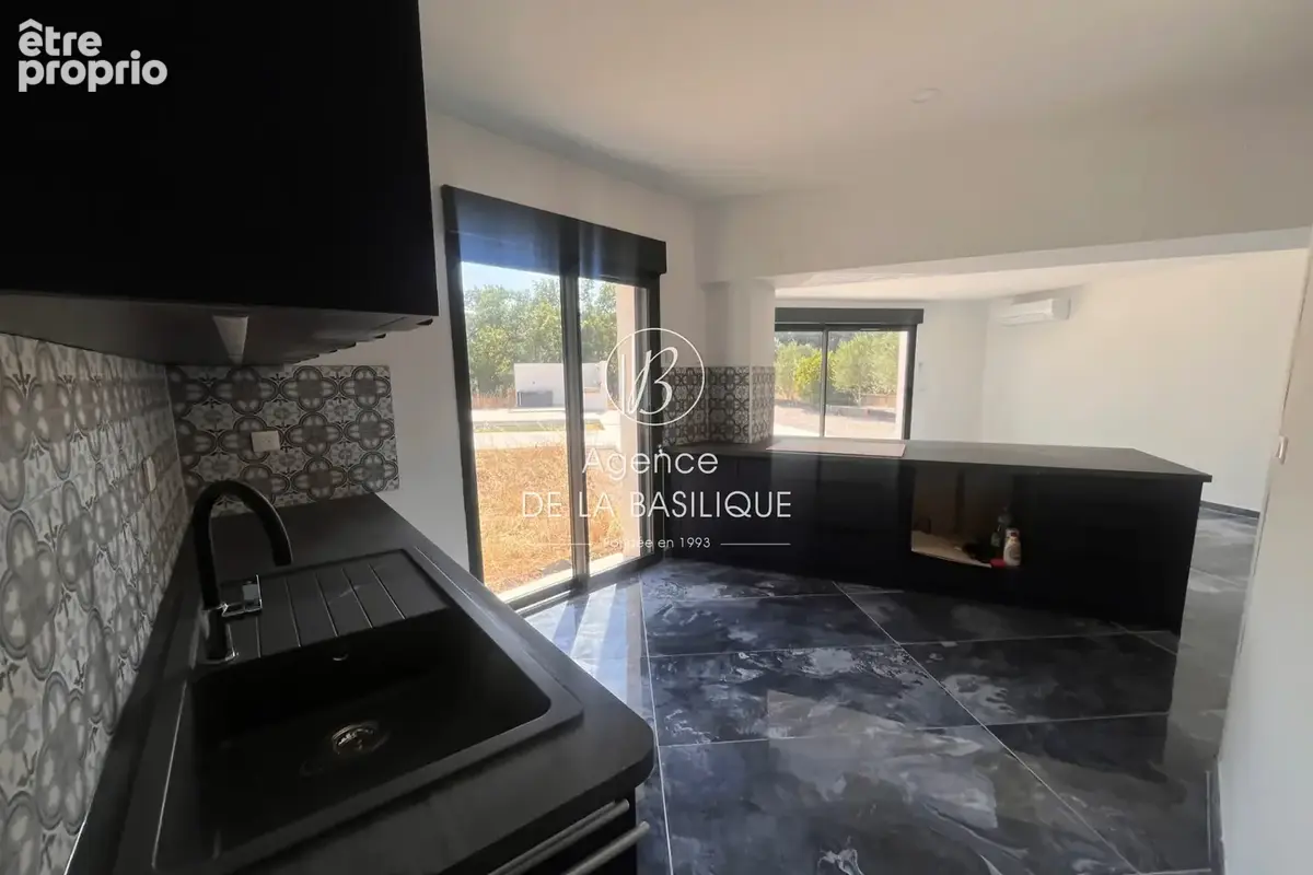 Maison 91 m² à Saint-Maximin-La-Sainte-Baume  - photo 4