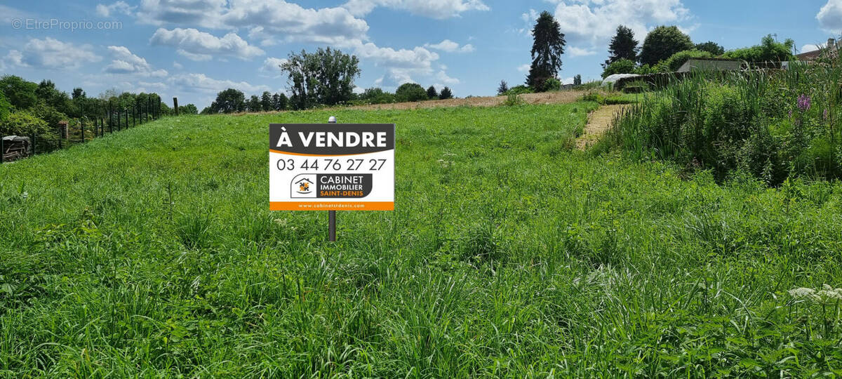 Terrain à ELINCOURT-SAINTE-MARGUERITE