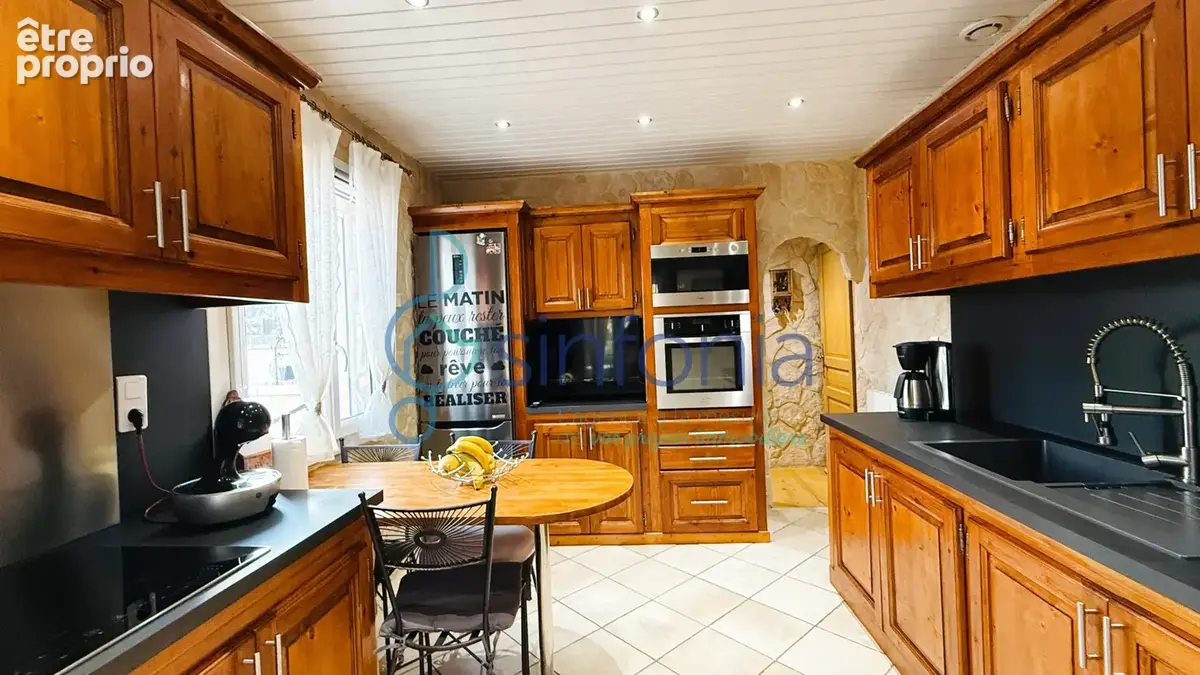 En vente à 6 km d'uzès  propriété familiale de 250 m2 avec piscine et deux espaces de vie indépendants - photo 5