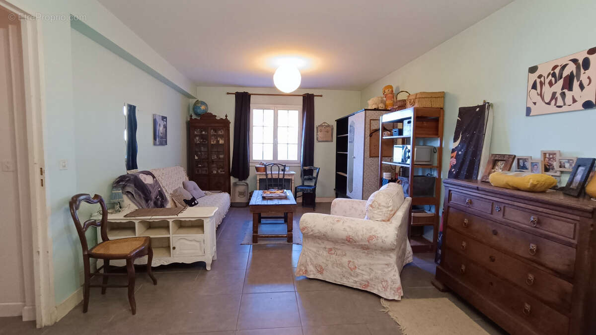 Maison à LA CHAPELLE-GONAGUET