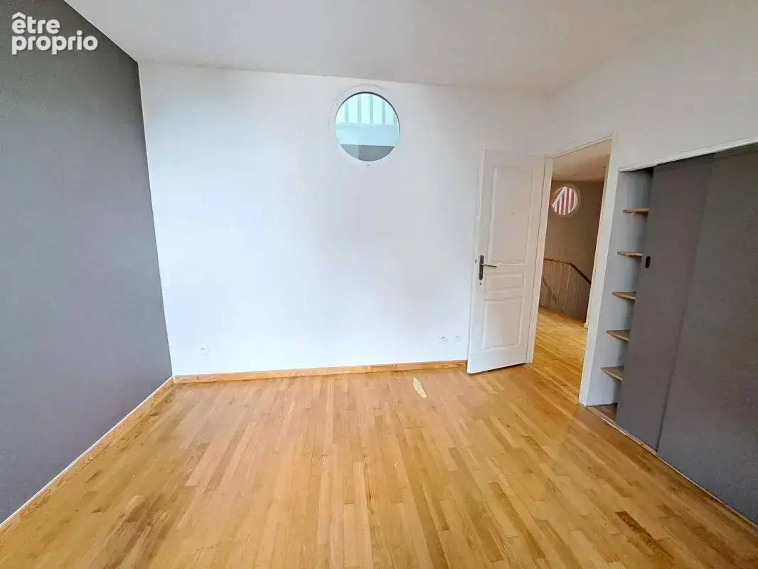 Belle maison angevine avec porche, à proximité immédiate de la Place du Lycée - photo 8