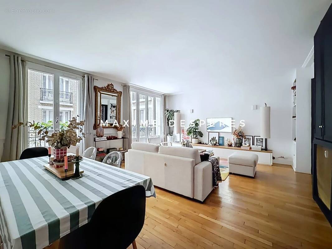 Appartement à PARIS-16E