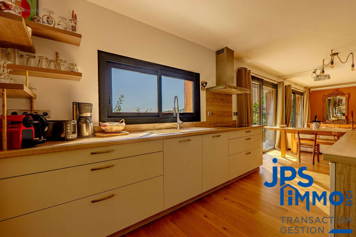 Maison 138 m² à Geyssans  - photo 4