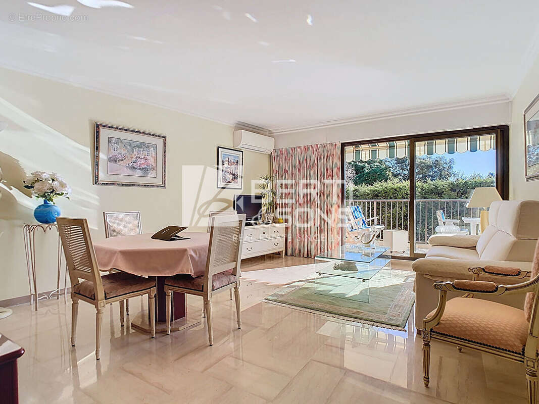 Appartement à MANDELIEU-LA-NAPOULE