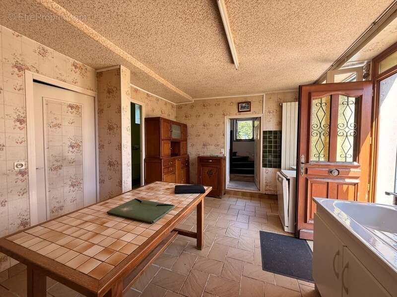 Maison en pierre de 126m², 4 chambres, avec grange 65 000 € - photo 2