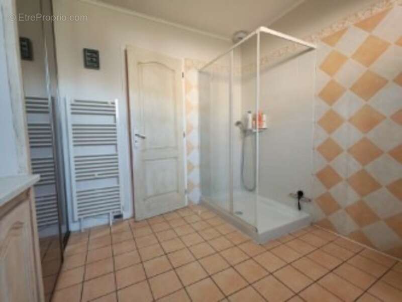 Maison à SAINT-CHRISTOPHE-DE-DOUBLE