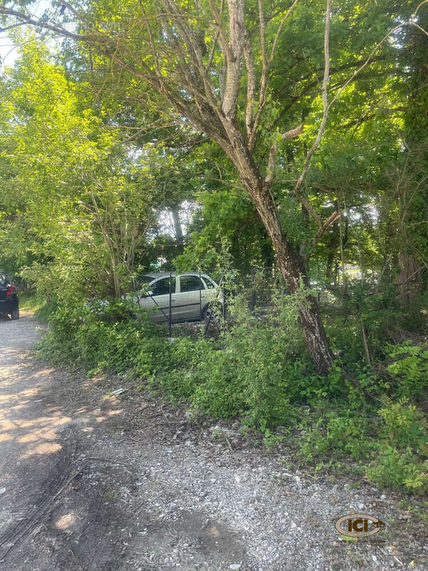 Terrain à VILLE-LA-GRAND