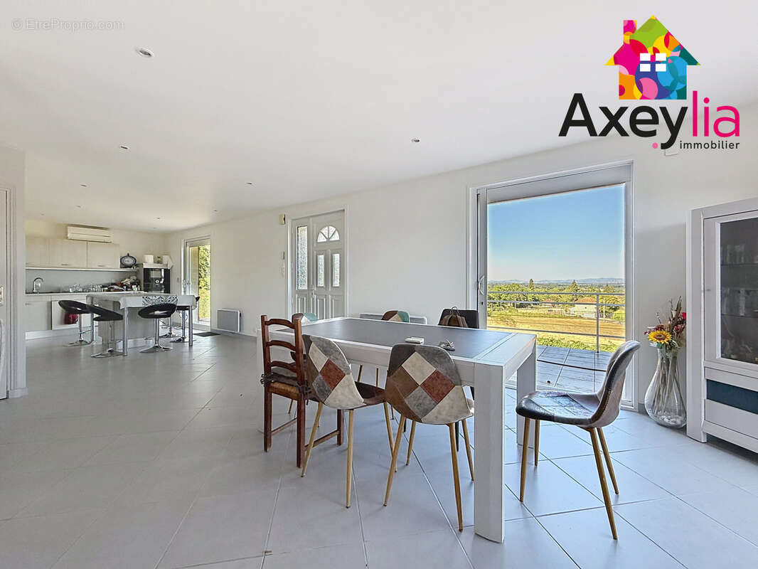A vendre - saint-haon-le-vieux - maison familiale avec 5 chambres, sous-sol, terrain et belle vue - photo 4