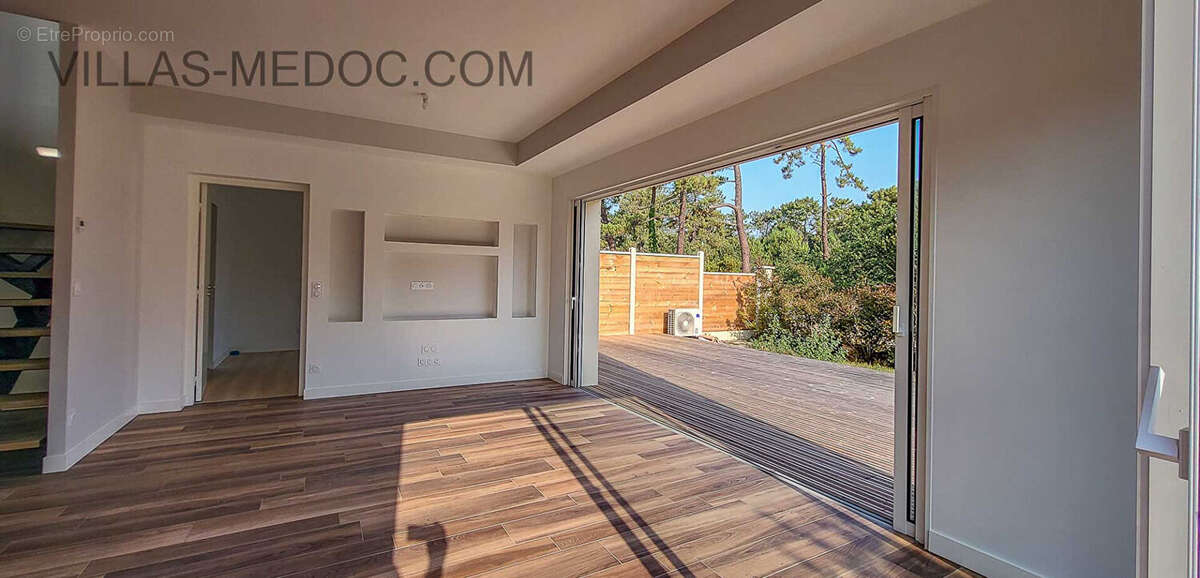 Maison à VENDAYS-MONTALIVET