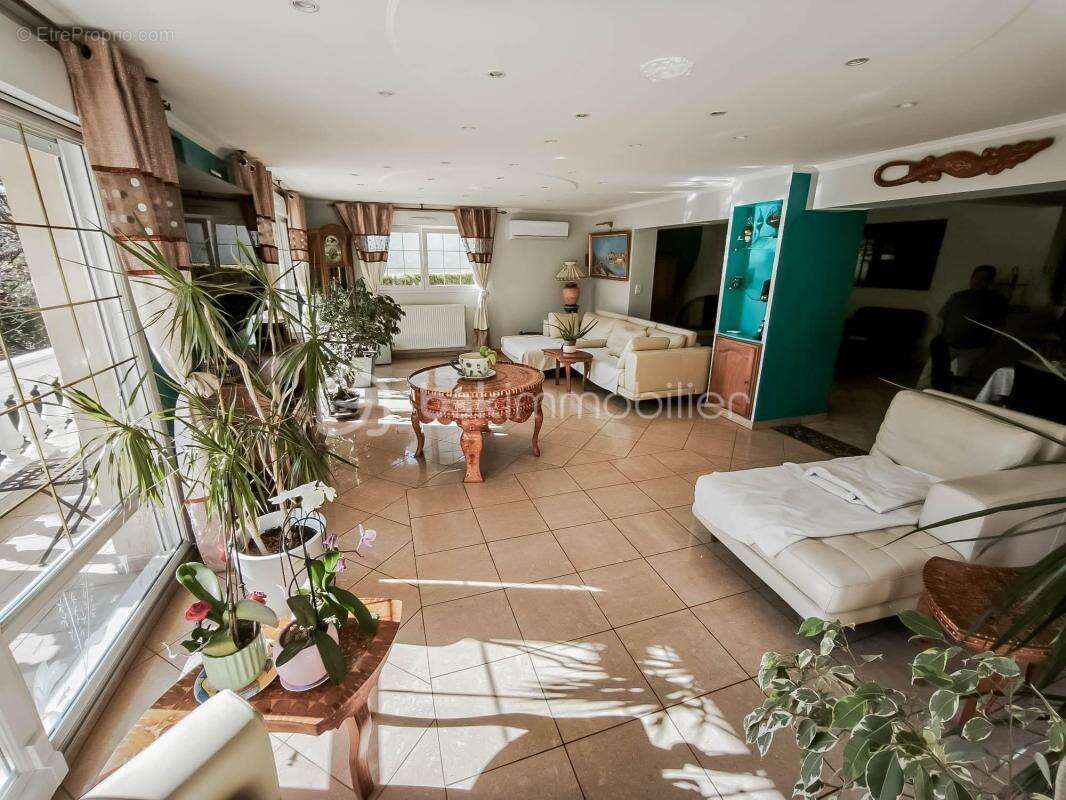 Maison à LA FRETTE-SUR-SEINE