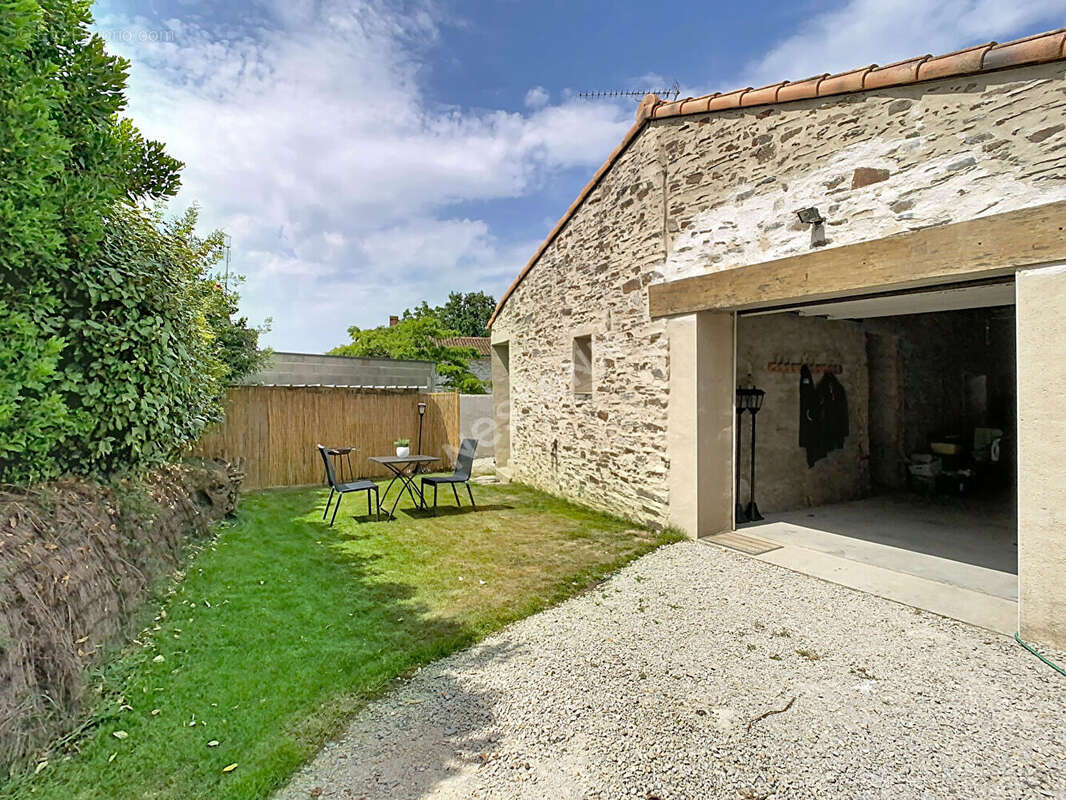 Charmante ancienne grange rénovée avec piscine à Vendre à Gesté - photo 23