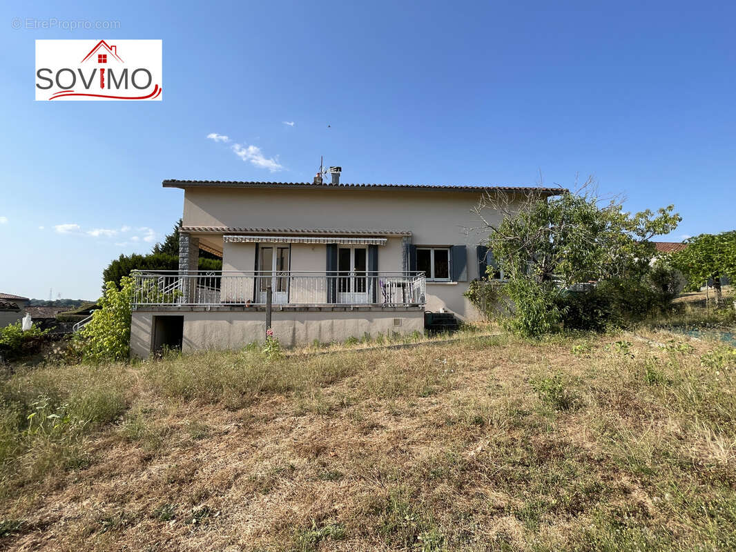 Rare en centre ville, maison familliale avec vue, dépendances et terrain clos de 817 m2. - photo 3