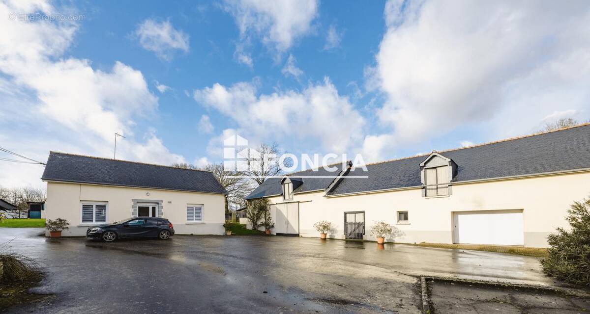 Maison à NOYAL-CHATILLON-SUR-SEICHE