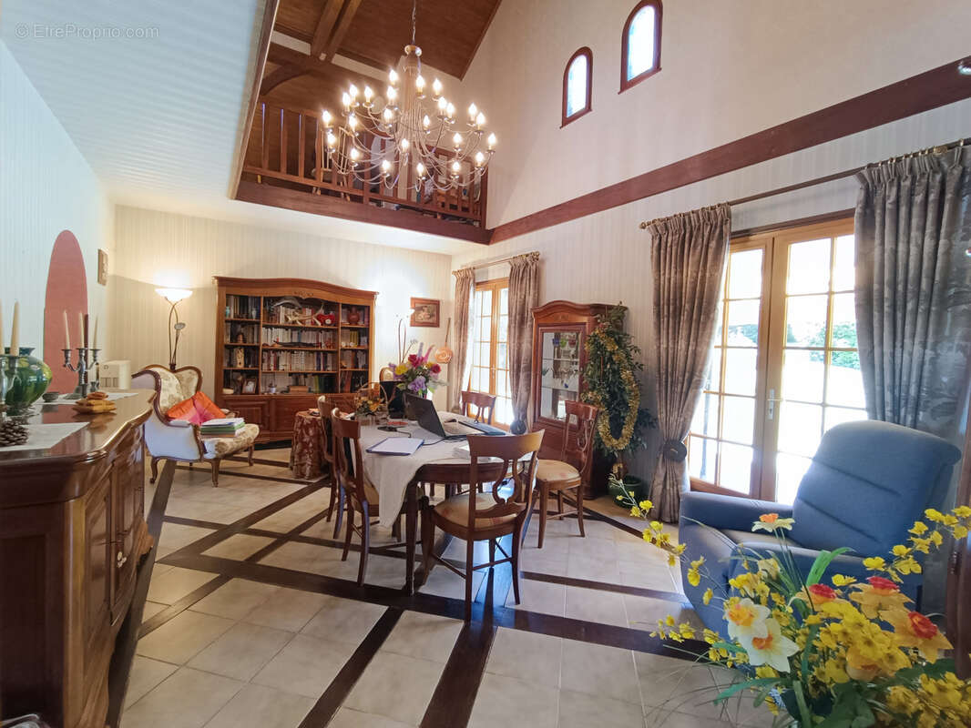 Elégante maison dans un beau cadre de vie. - photo 5