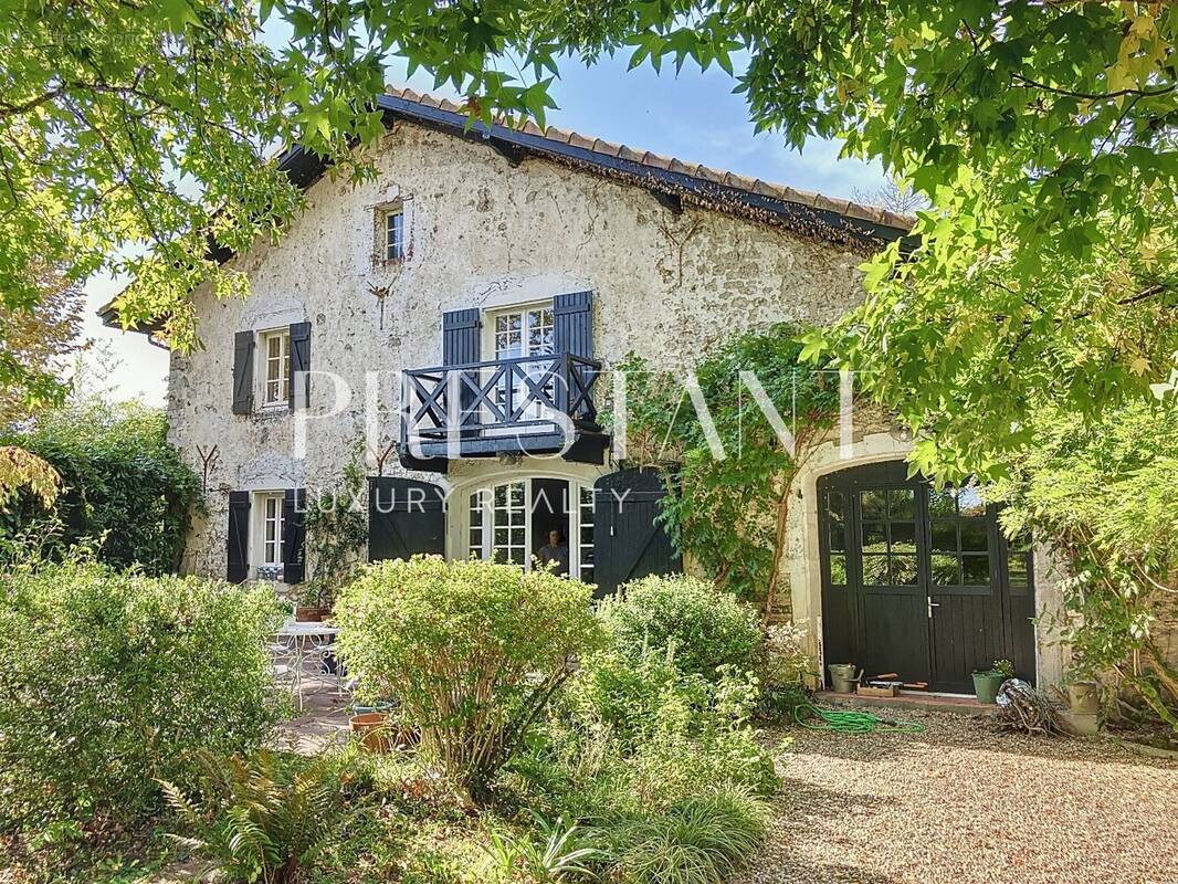 Maison à SAINT-LAURENT-DE-GOSSE