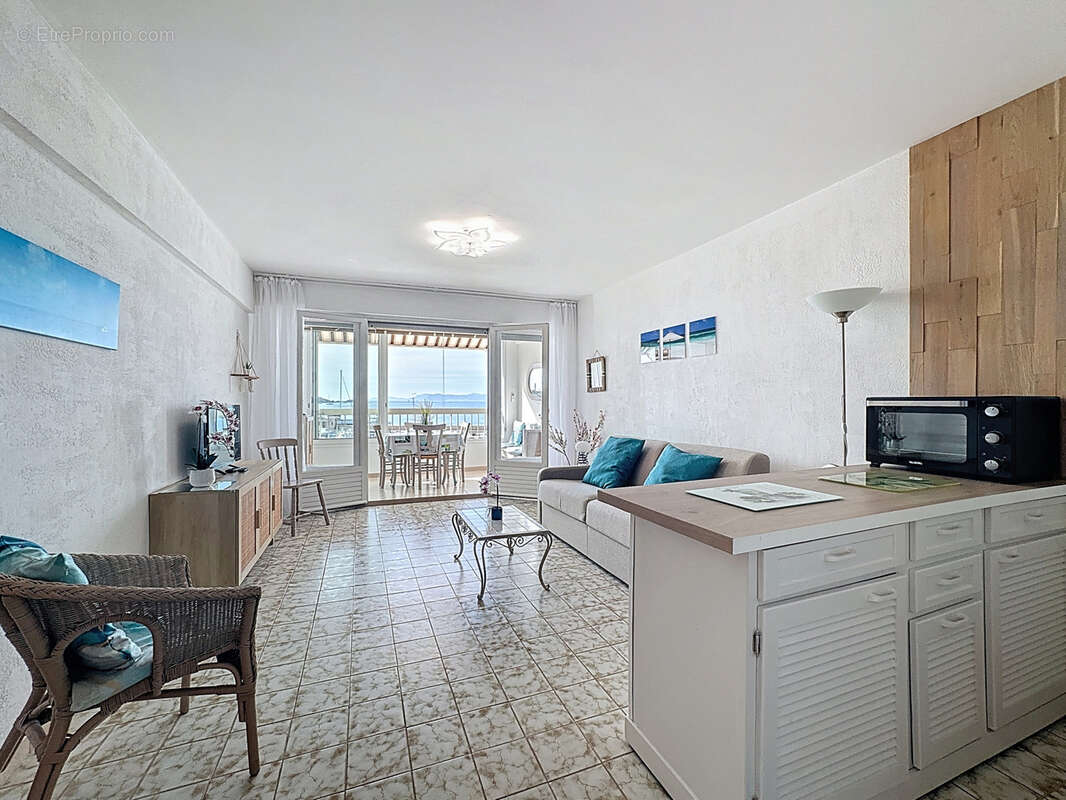 Appartement à SIX-FOURS-LES-PLAGES