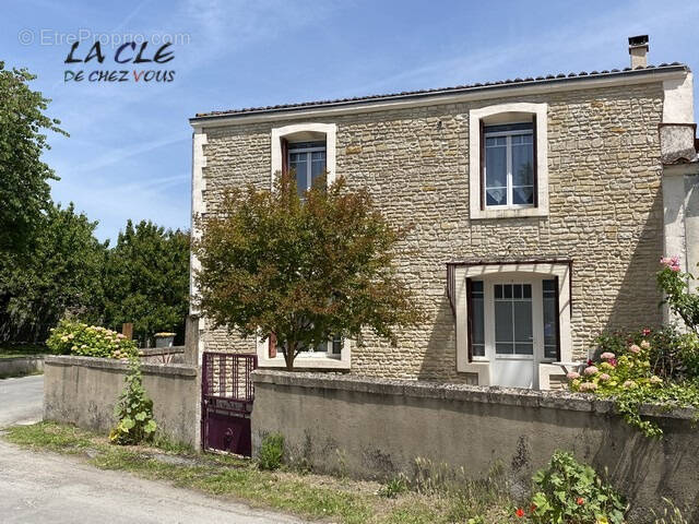 Maison à SAINT-GEORGES-DE-REX