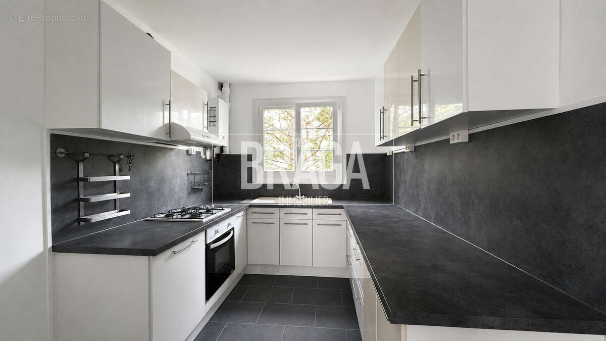 À deux pas du centre-ville et à moins de 10 minutes à pied de la plage : appartement de 72 m2 - photo 3