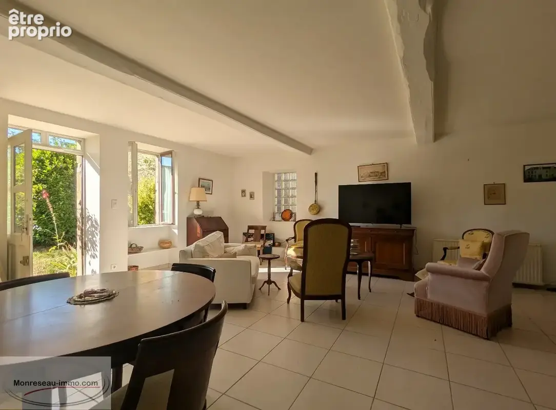 Maison 159 m²  4 chambres  terrain env. 650 m²  dépendances  SAINT-AMBREUIL - photo 3