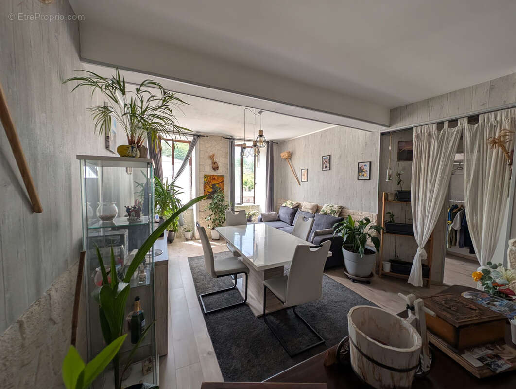 Appartement rénové de 56 m2 centre ville. - photo 5