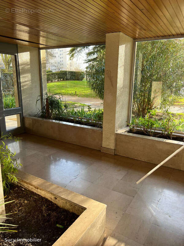 Appartement à FRESNES