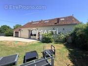 Photo 1 - Maison à SAINT-GENOU