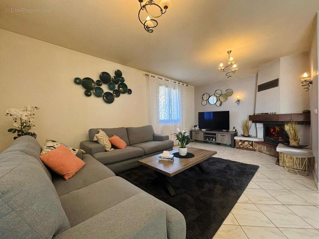 Maison à CRANVES-SALES
