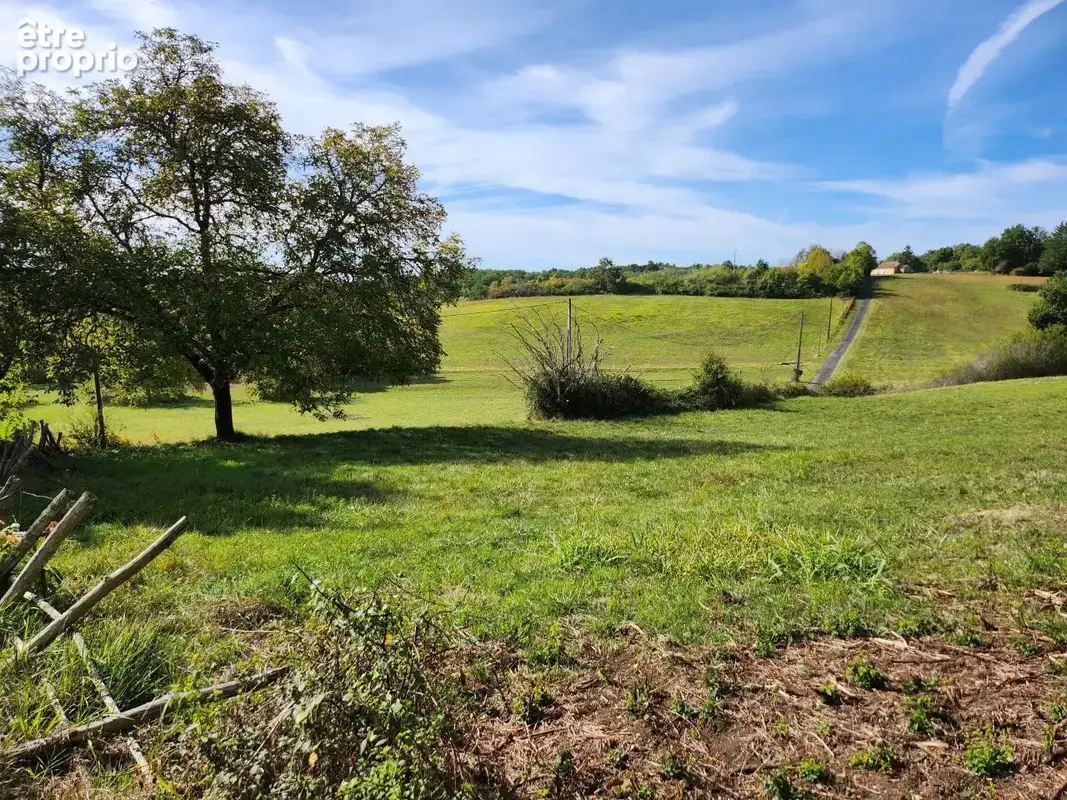 Terrain en partie constructible de 1696m2 avec vue! - photo 2