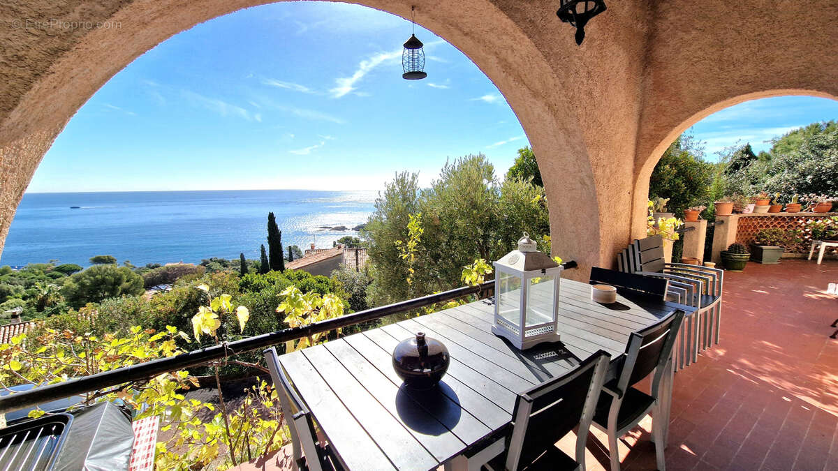 Maison à LES ISSAMBRES