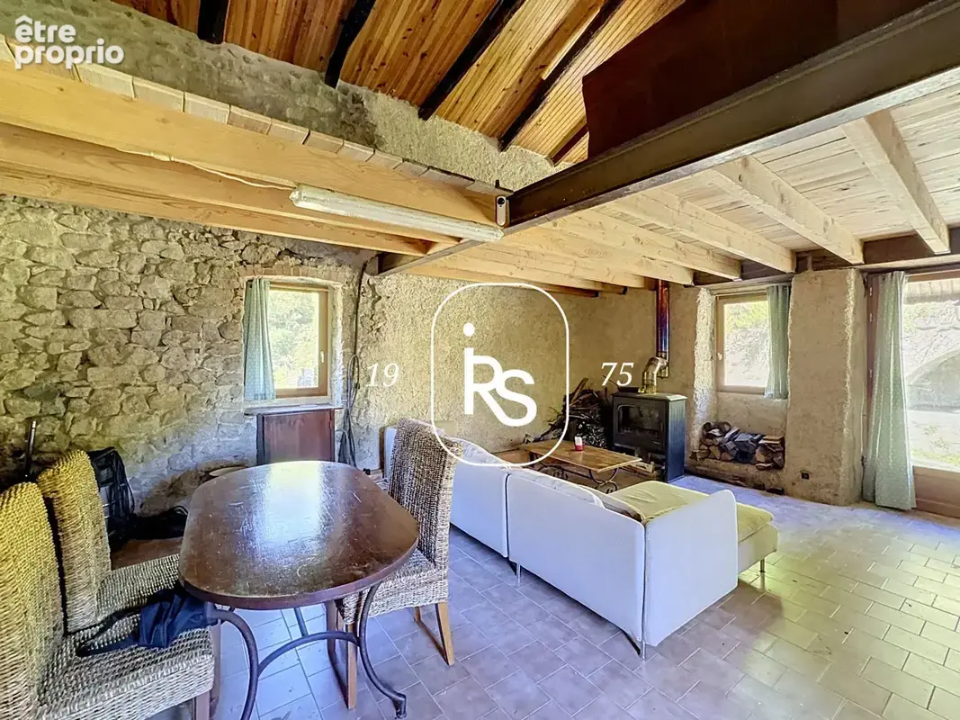 Authentique maison en pierre de hameau de 154 m2 A FINIR DE RÉNOVER avec 650 m2 de terrain. - photo 5