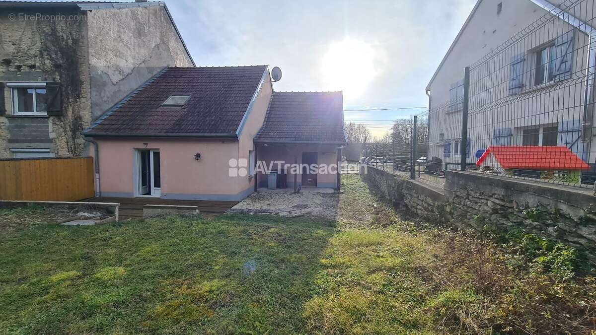 Maison à CHARGEY-LES-GRAY