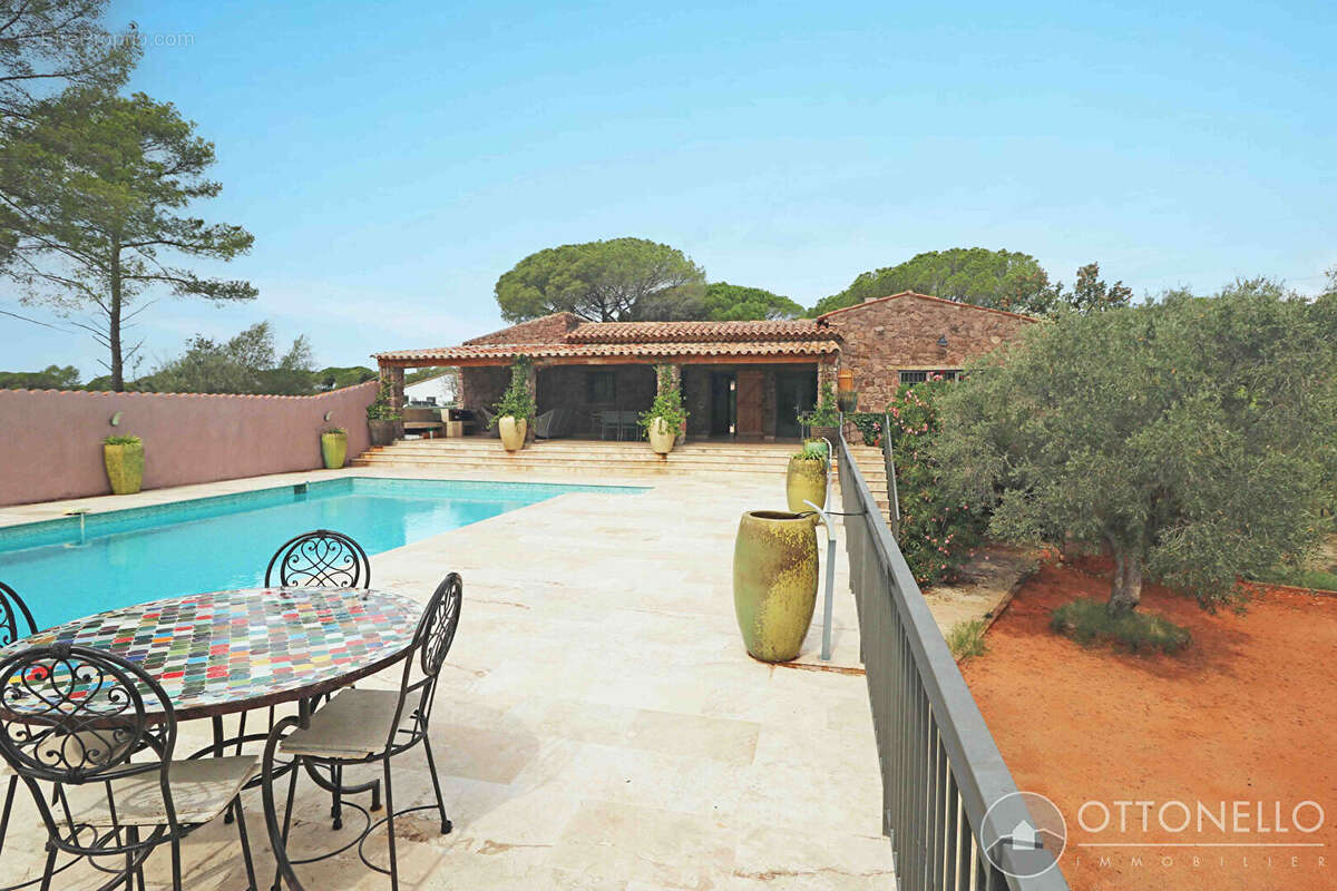 Maison à ROQUEBRUNE-SUR-ARGENS