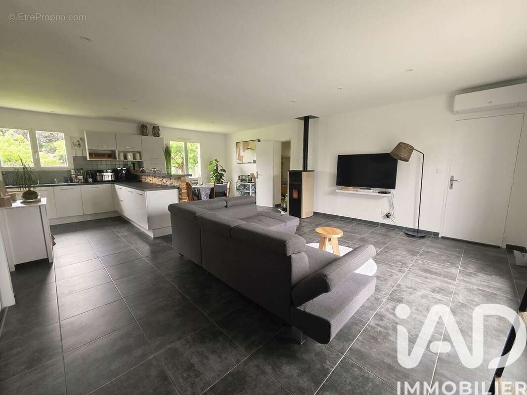 Maison 112 m² à Saint-Seurin-De-Cadourne  - photo 6