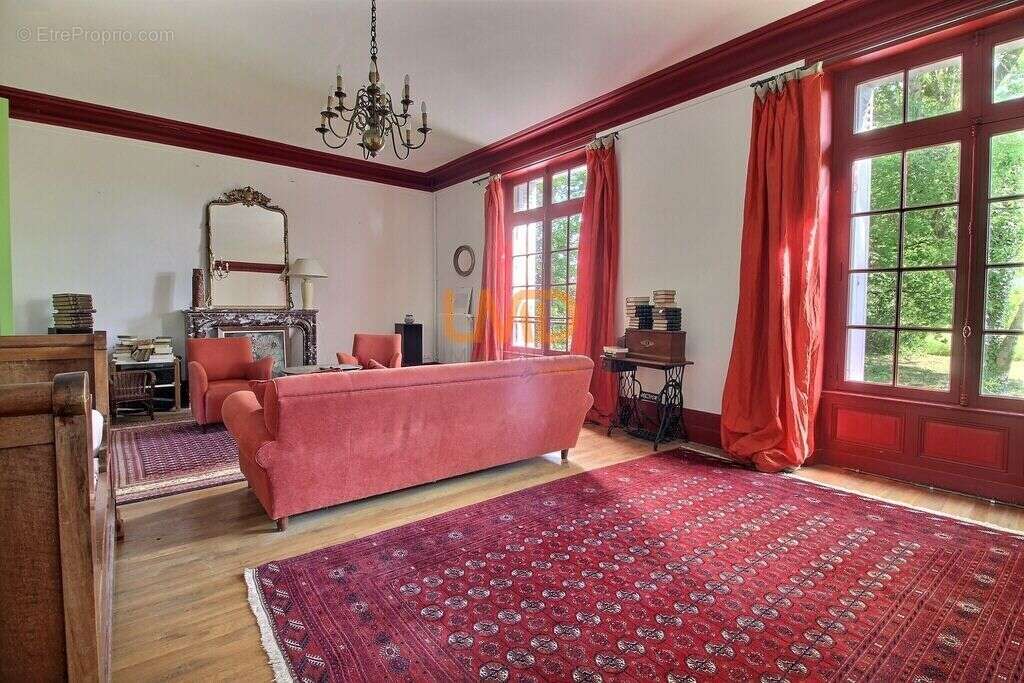 Maison à SALIGNAC-SUR-CHARENTE