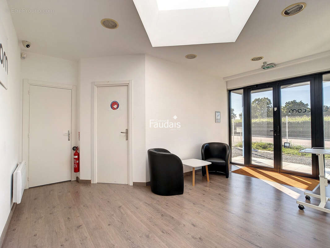 Commerce 430 m² à Dangy  - photo 2