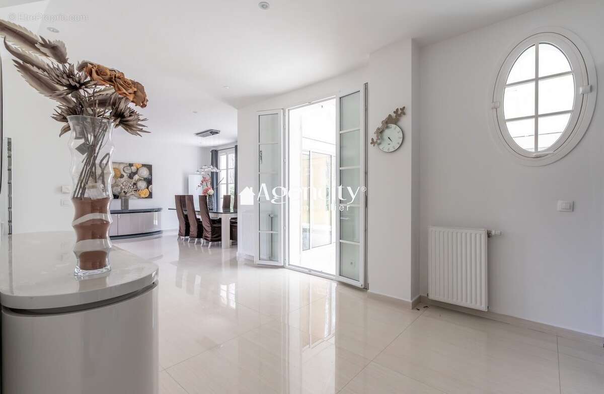 Maison à BAILLY-ROMAINVILLIERS